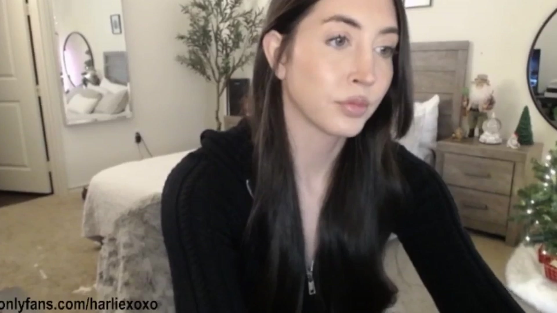 Gallery image thumbnail from SweetHarlie's myfreecams stream on, 12/03/2025, 23:06 image 14 of 20