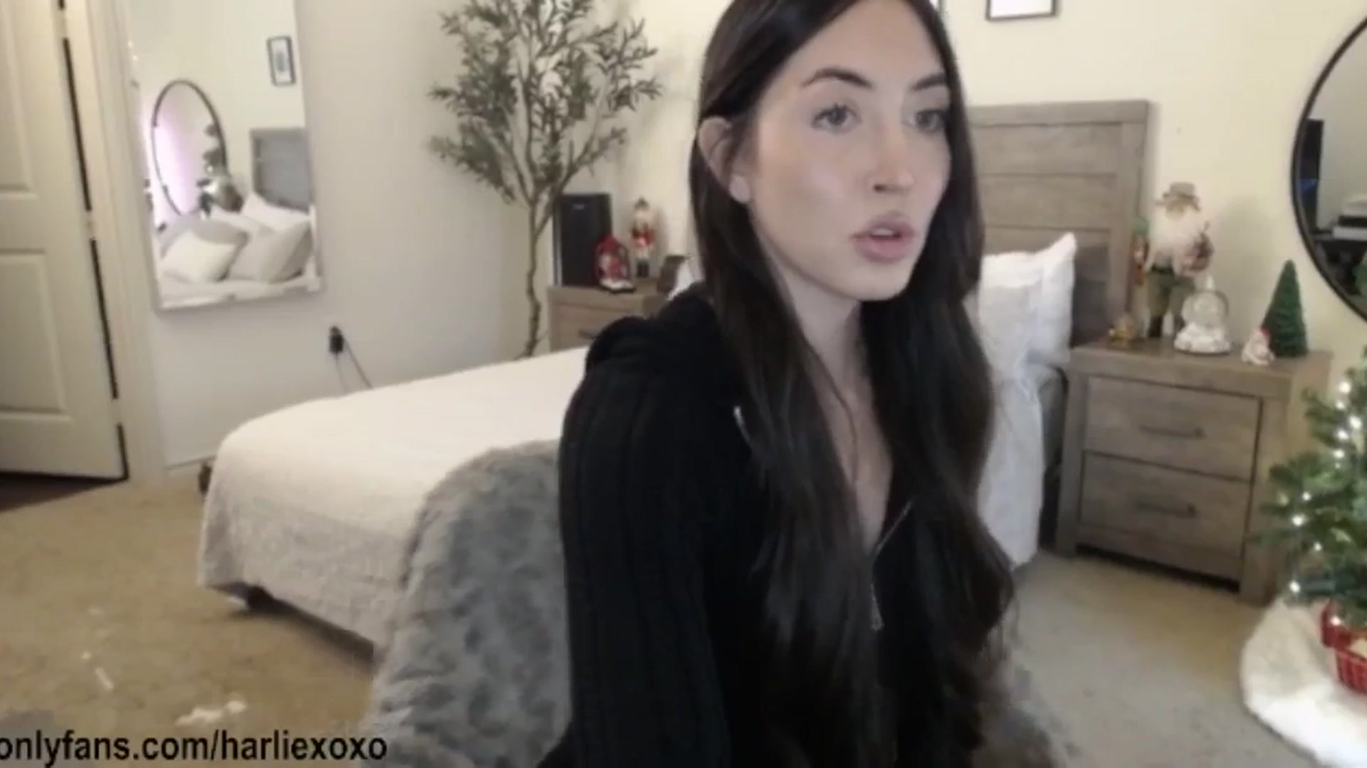 Gallery image thumbnail from SweetHarlie's myfreecams stream on, 12/03/2025, 23:06 image 9 of 20