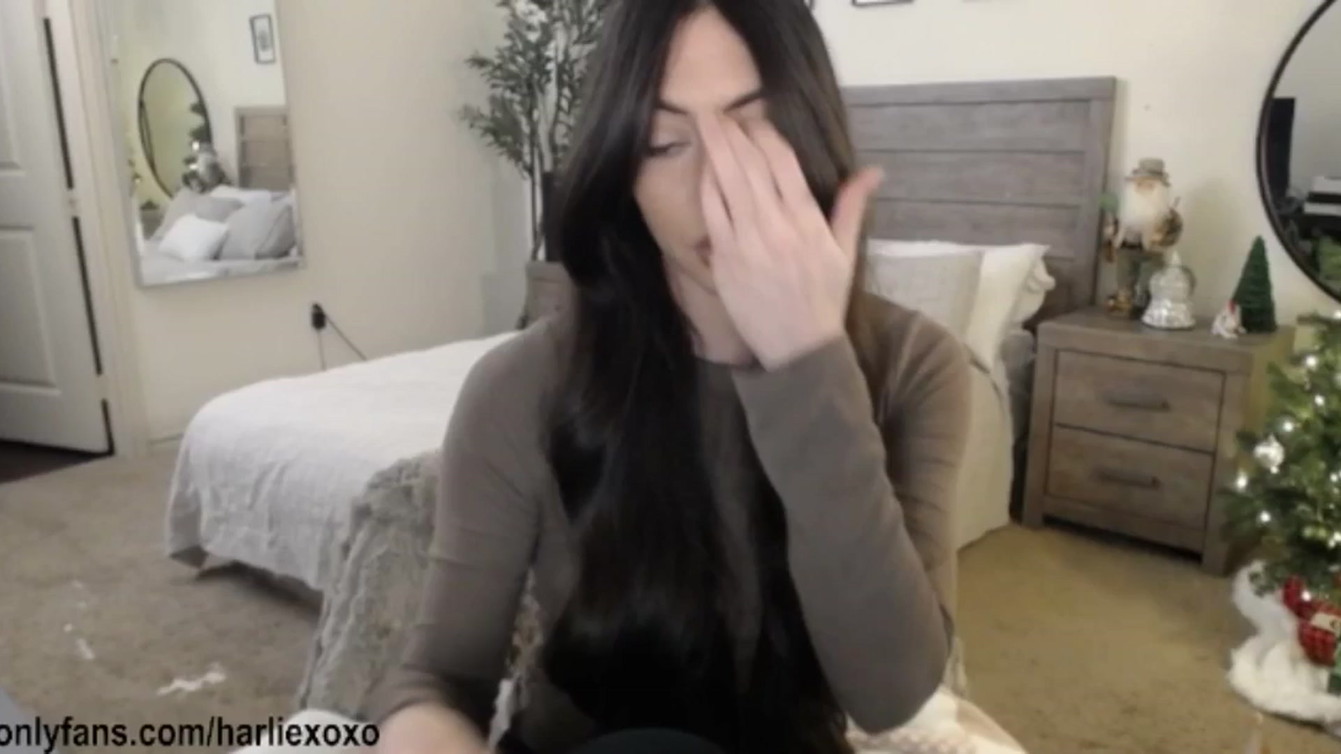 Gallery image thumbnail from SweetHarlie's myfreecams stream on, 12/15/2025, 24:53 image 2 of 20