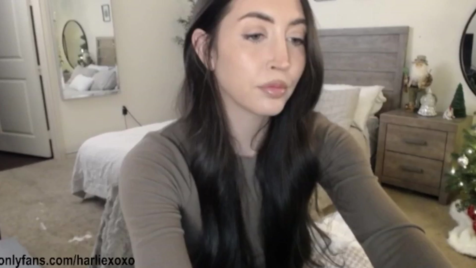 Gallery image thumbnail from SweetHarlie's myfreecams stream on, 12/15/2025, 24:53 image 5 of 20