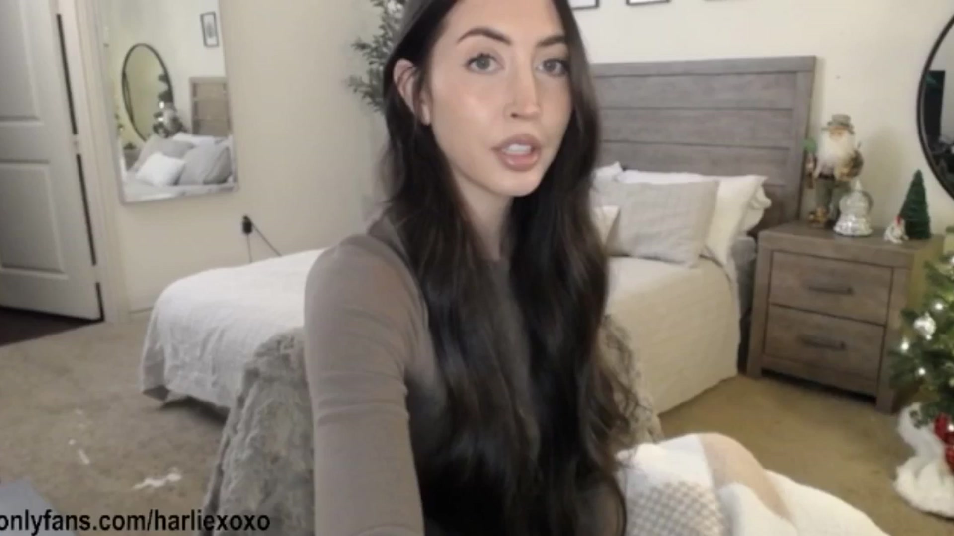 Gallery image thumbnail from SweetHarlie's myfreecams stream on, 12/15/2025, 24:53 image 7 of 20