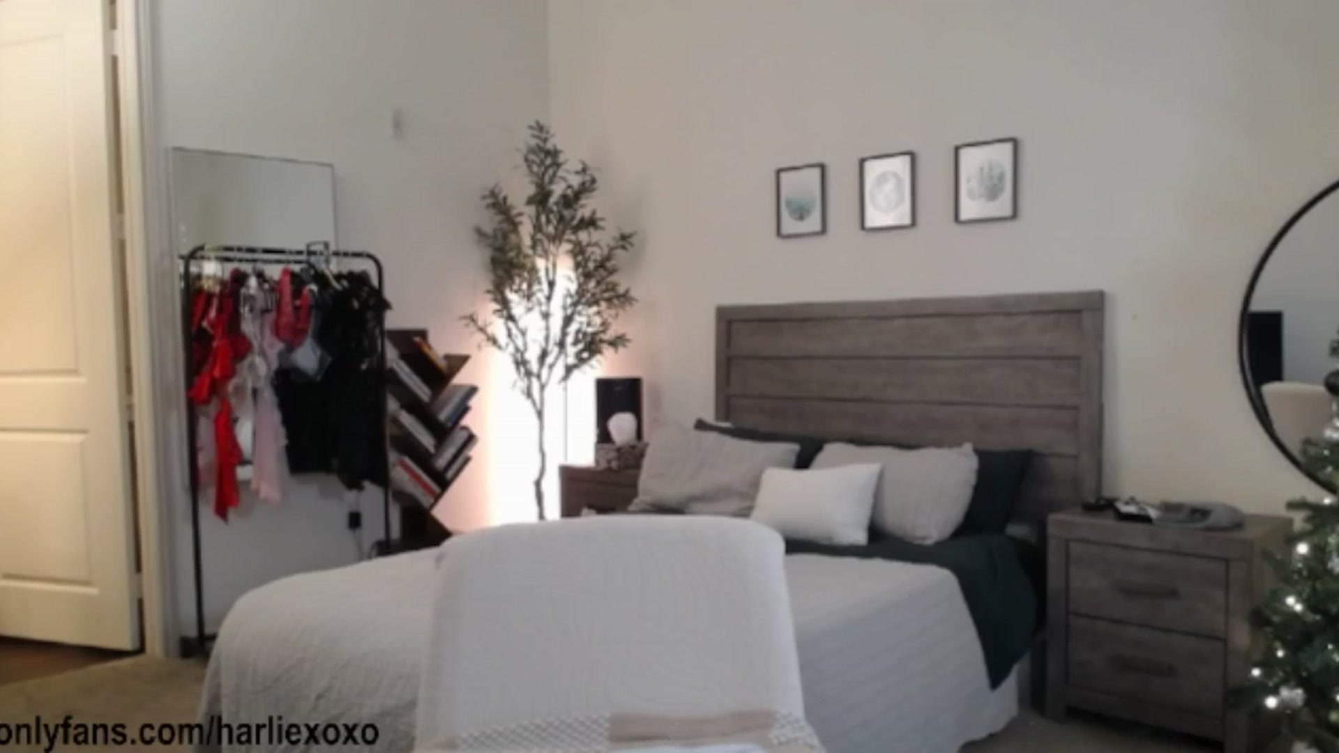 Gallery image thumbnail from SweetHarlie's myfreecams stream on, 02/11/2026, 02:45 image 1 of 20