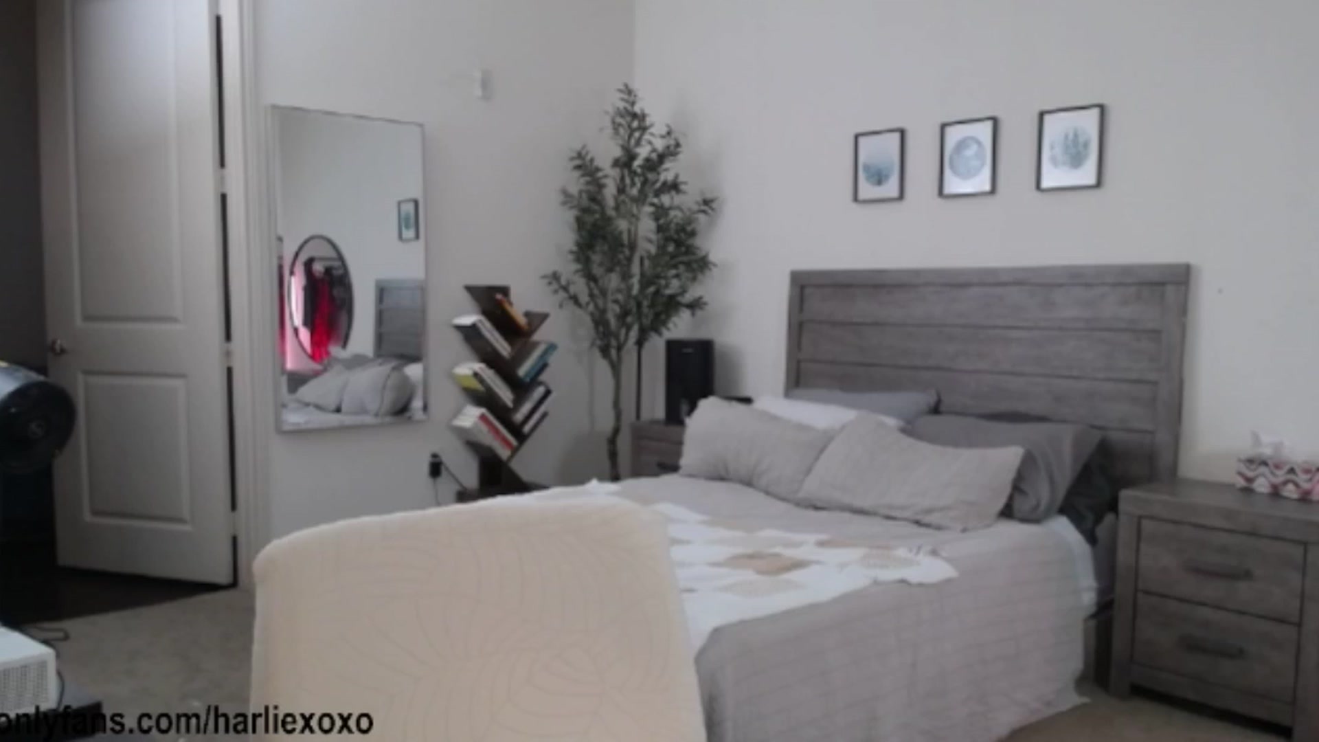 Gallery image thumbnail from SweetHarlie's myfreecams stream on, 03/28/2026, 04:52 image 2 of 20