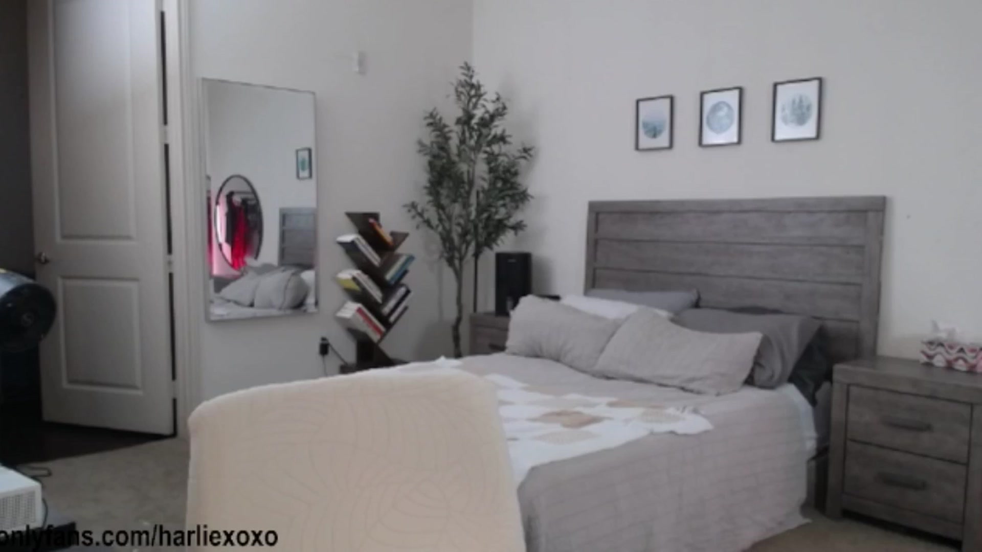 Gallery image thumbnail from SweetHarlie's myfreecams stream on, 03/28/2026, 04:52 image 1 of 20
