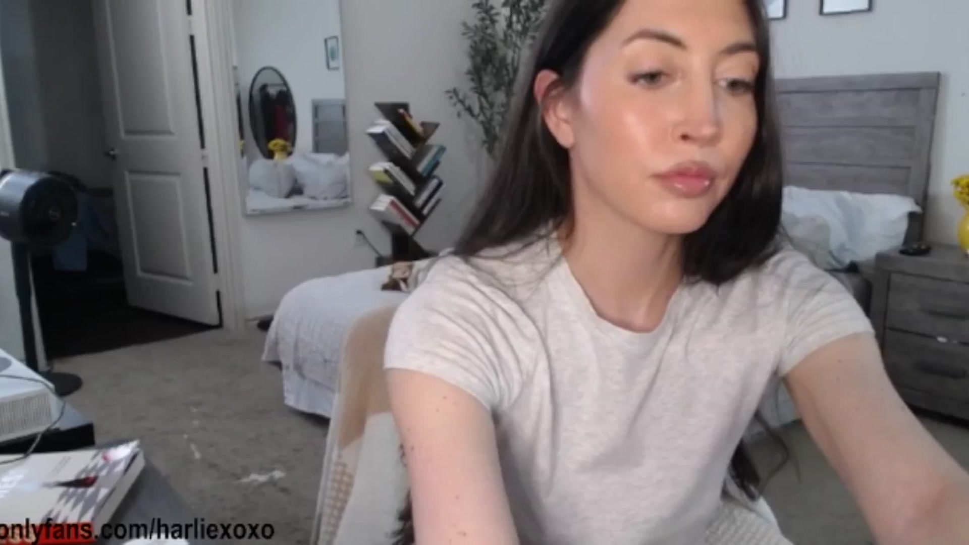 Gallery image thumbnail from SweetHarlie's myfreecams stream on, 04/21/2026, 02:06 image 2 of 20