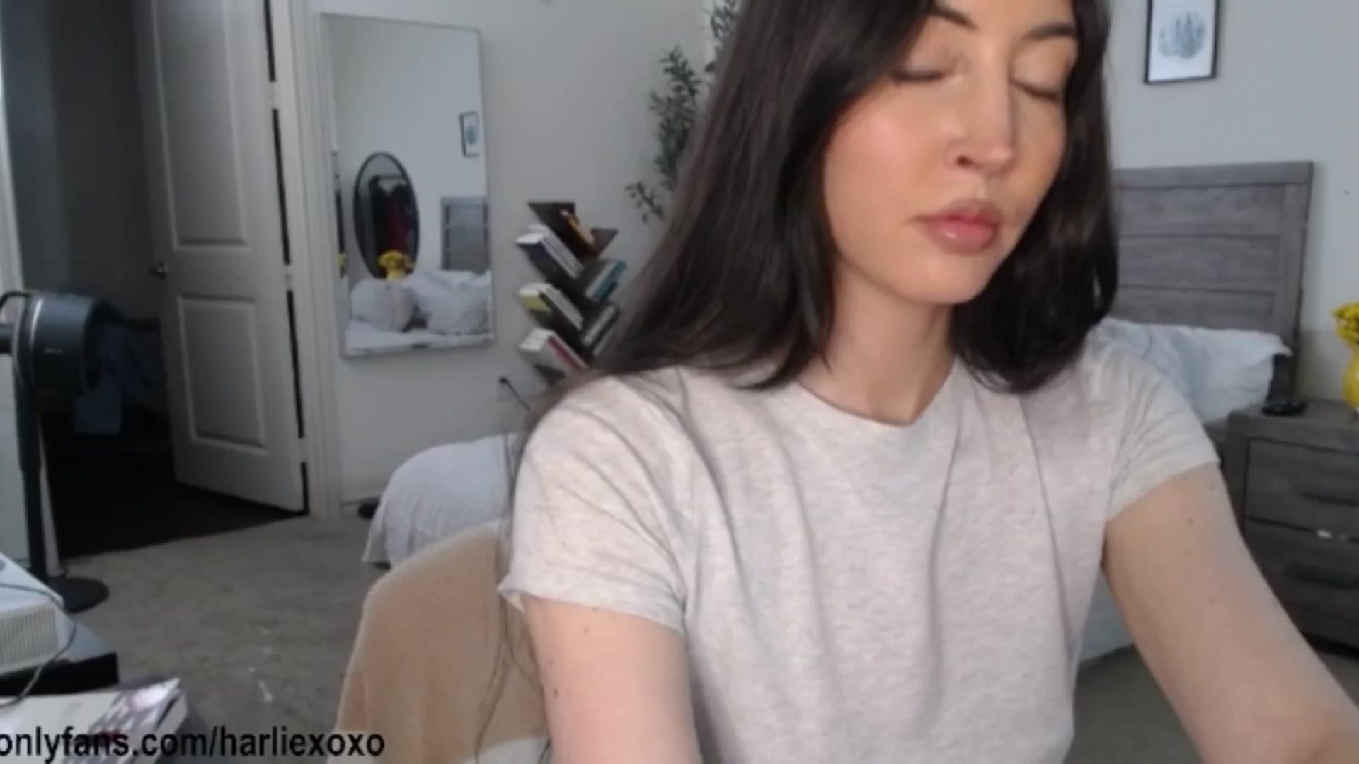 Gallery image thumbnail from SweetHarlie's myfreecams stream on, 04/21/2026, 02:06 image 5 of 20
