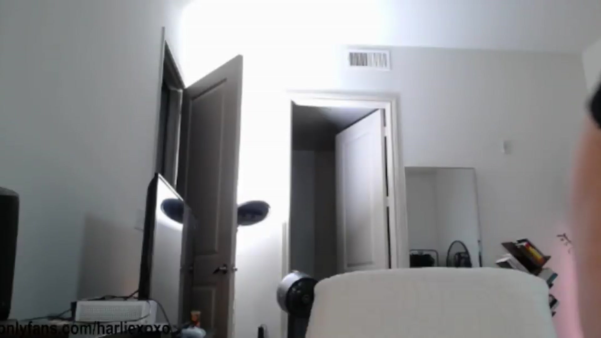 Gallery image thumbnail from SweetHarlie's myfreecams stream on, 05/30/2026, 04:11 image 2 of 20