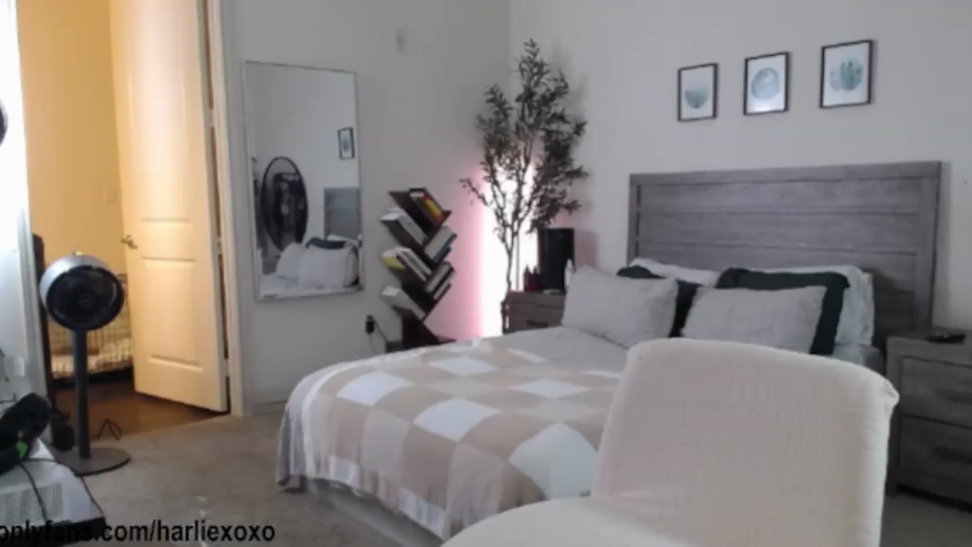 Gallery image thumbnail from SweetHarlie's myfreecams stream on, 07/13/2026, 03:17 image 1 of 20