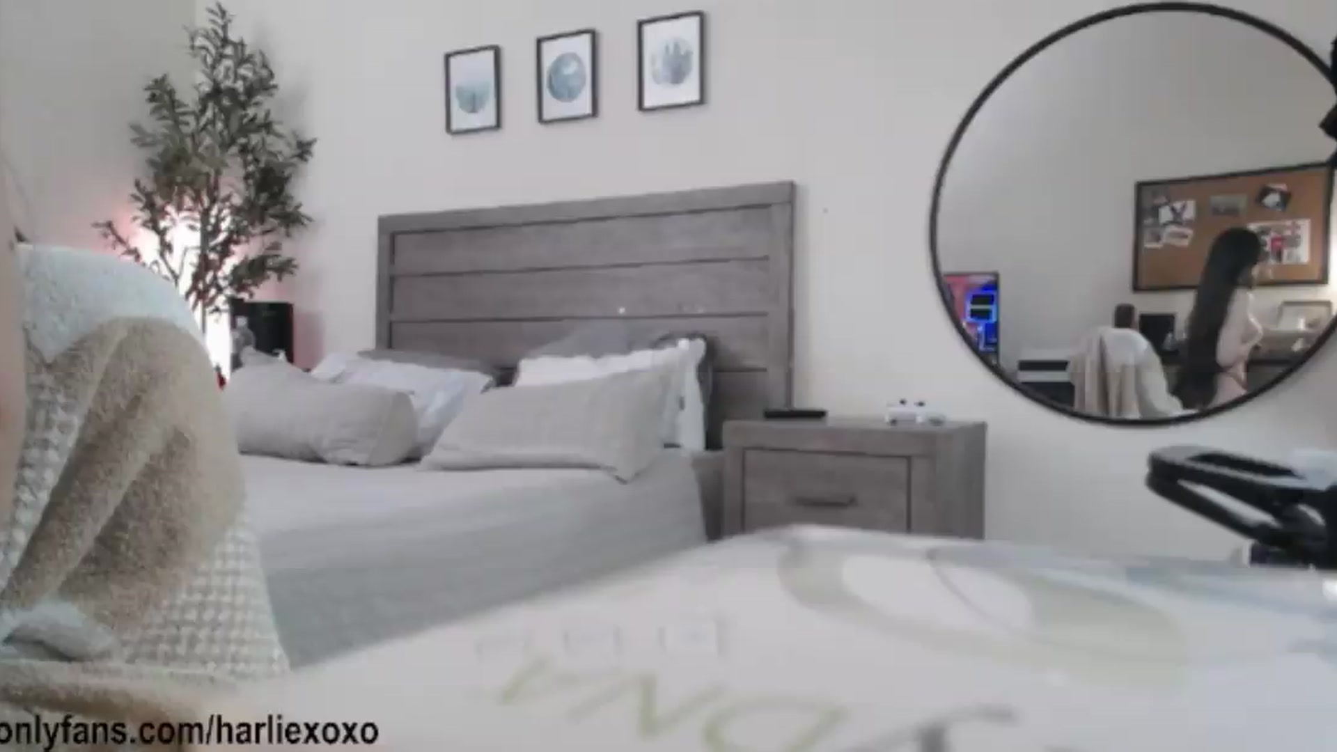 Gallery image thumbnail from SweetHarlie's myfreecams stream on, 08/04/2026, 02:01 image 17 of 20