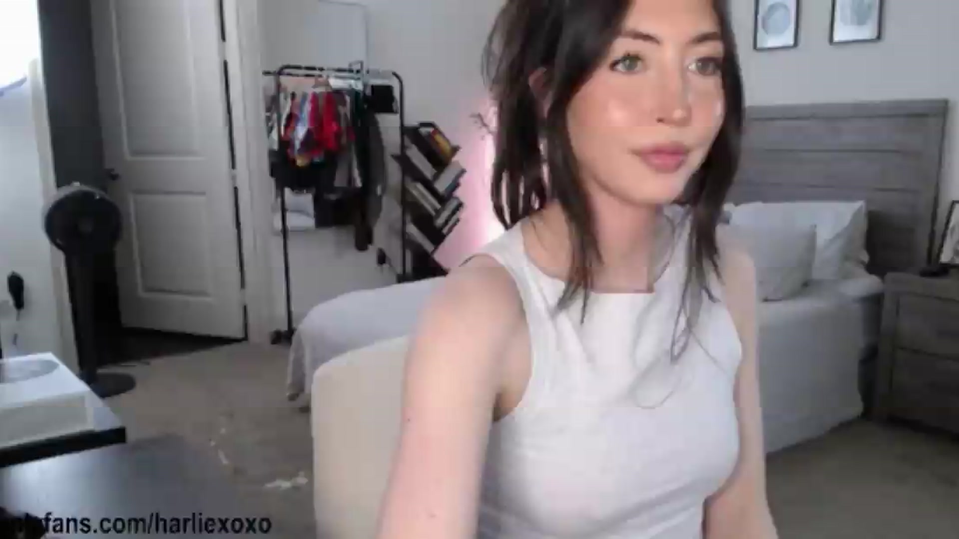 Gallery image thumbnail from SweetHarlie's myfreecams stream on, 08/06/2026, 02:49 image 6 of 20