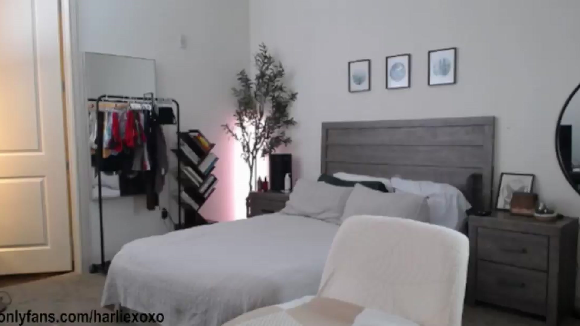 Gallery image thumbnail from SweetHarlie's myfreecams stream on, 08/07/2026, 01:57 image 6 of 20