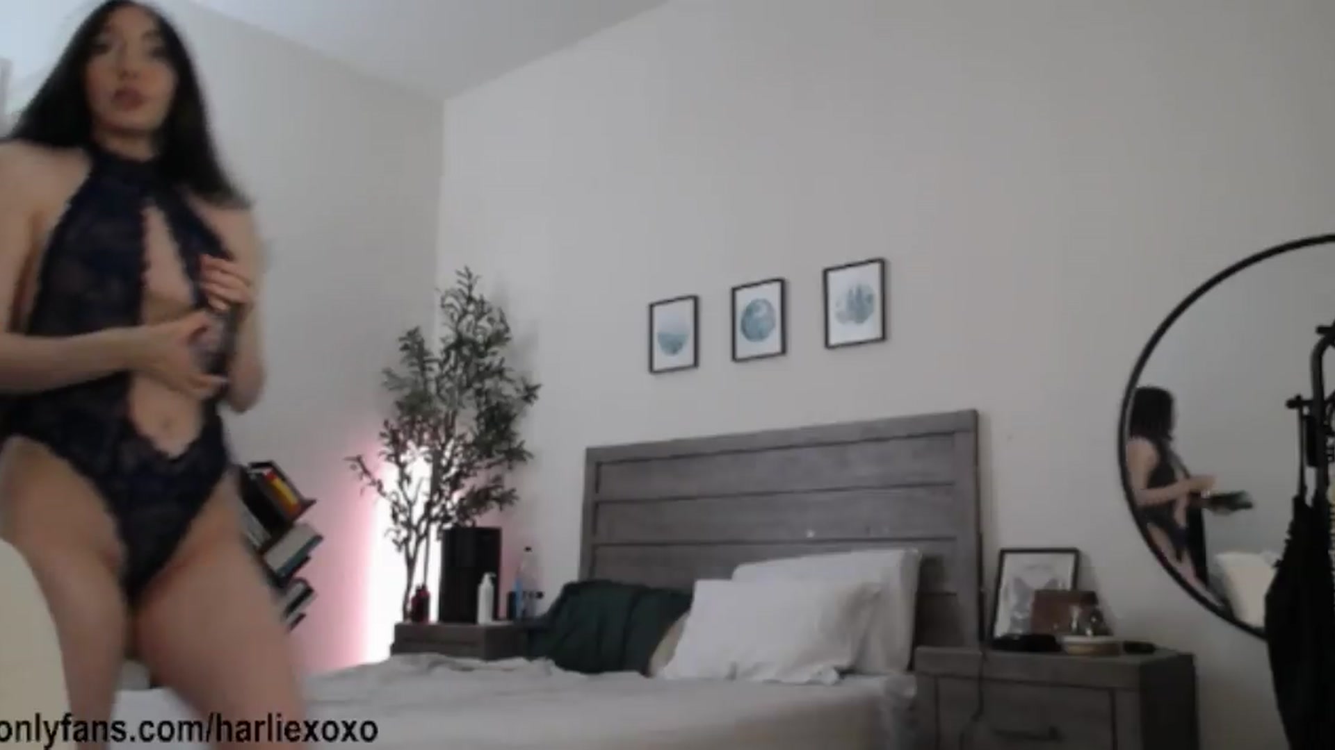 Gallery image thumbnail from SweetHarlie's myfreecams stream on, 08/30/2026, 02:14 image 16 of 20