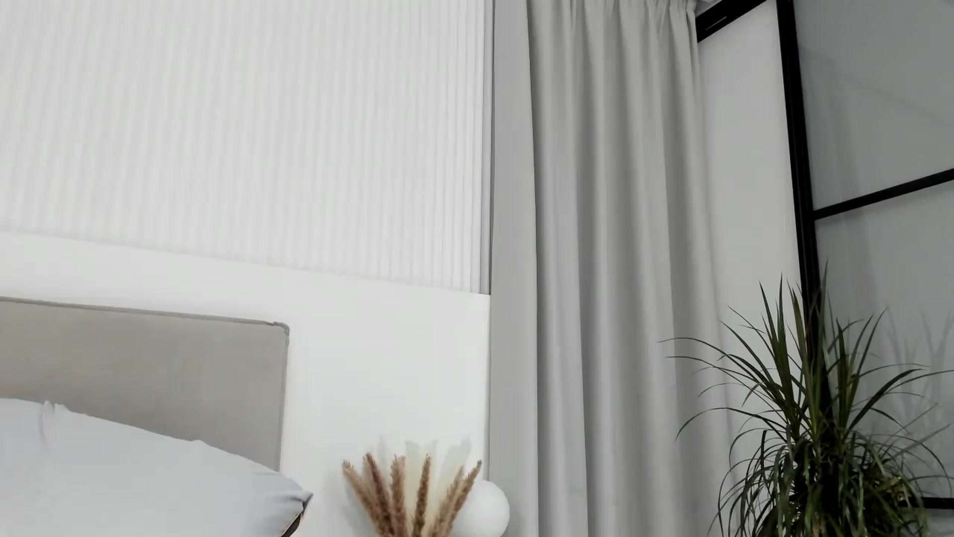 Gallery image thumbnail from SweetJuicee's myfreecams stream on, 06/16/2024, 20:40 image 4 of 20