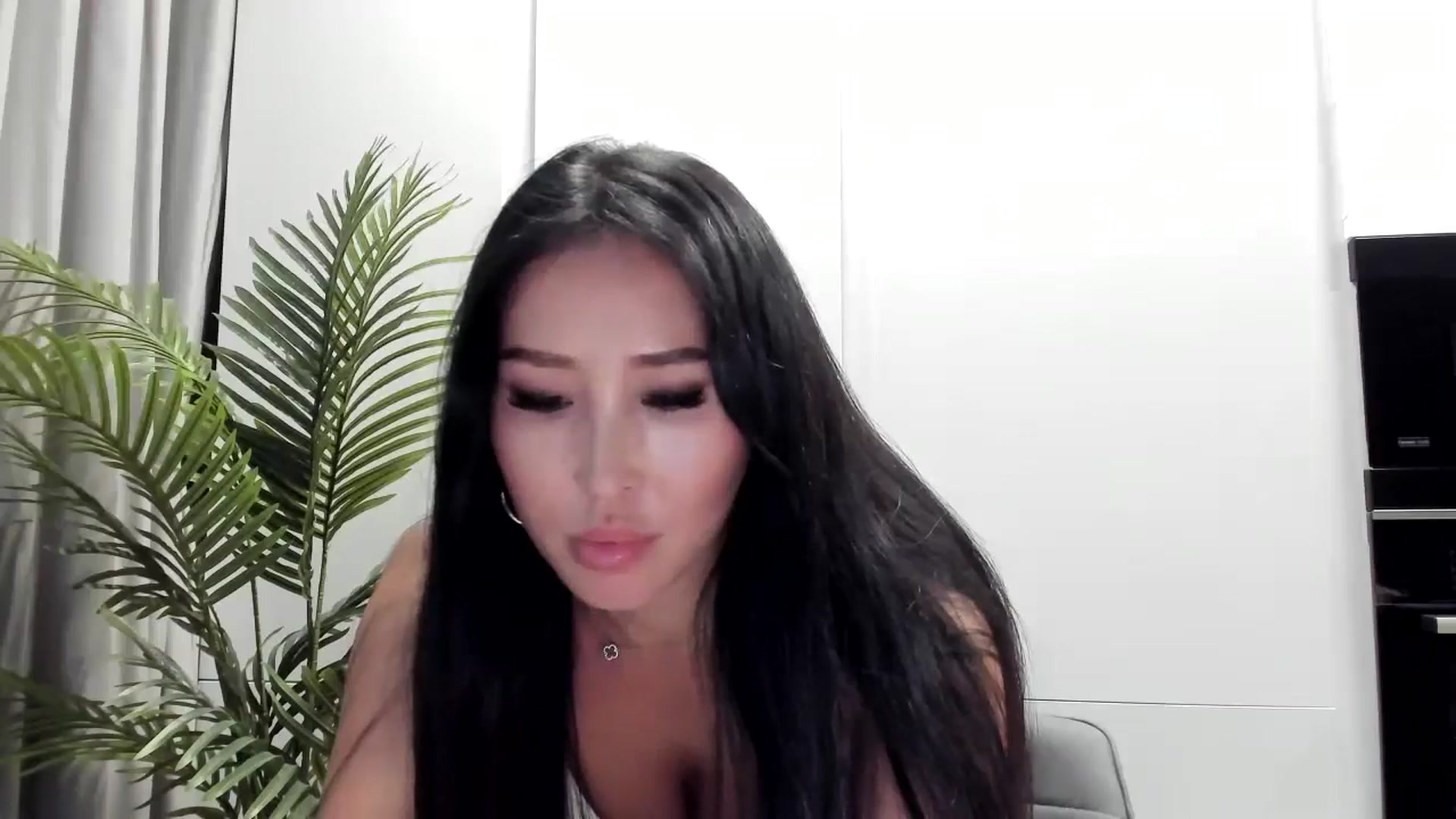 Gallery image thumbnail from SweetJuicee's myfreecams stream on, 06/22/2024, 23:05 image 5 of 20
