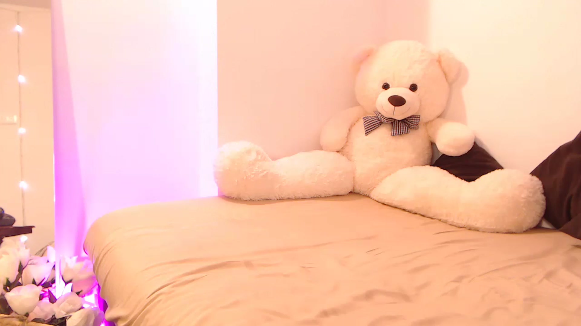 Gallery image thumbnail from SweetJulietha's myfreecams stream on, 02/26/2023, 24:44 image 6 of 20