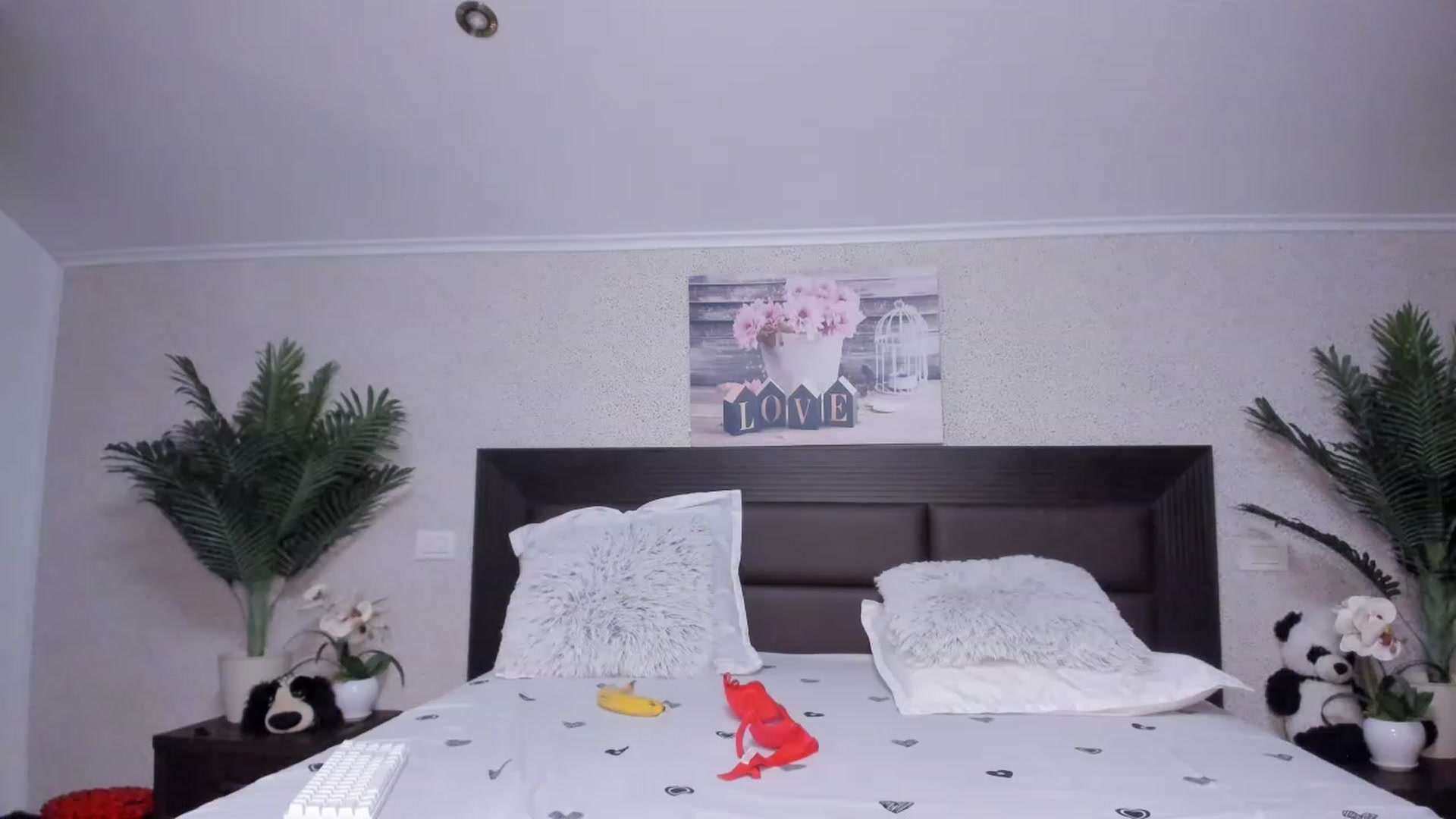 Gallery image thumbnail from SweetKellsey's myfreecams stream on, 06/24/2023, 10:32 image 17 of 20