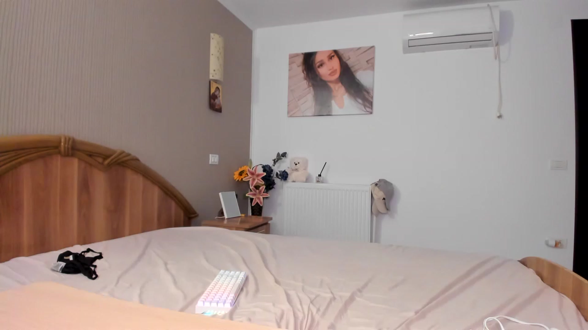 Gallery image thumbnail from SweetKellsey's myfreecams stream on, 07/23/2023, 14:10 image 2 of 20