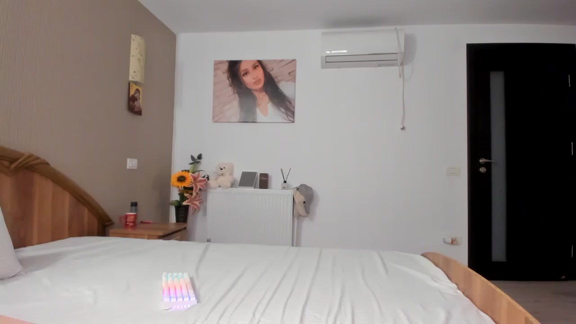 Gallery image thumbnail from SweetKellsey's myfreecams stream on, 07/27/2023, 11:06 image 13 of 20