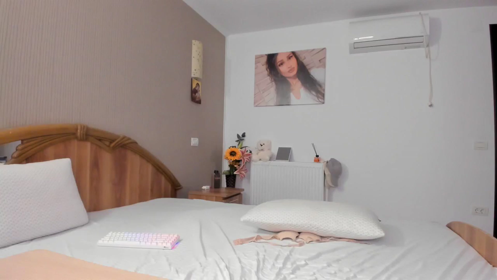Gallery image thumbnail from SweetKellsey's myfreecams stream on, 07/31/2023, 08:36 image 3 of 20