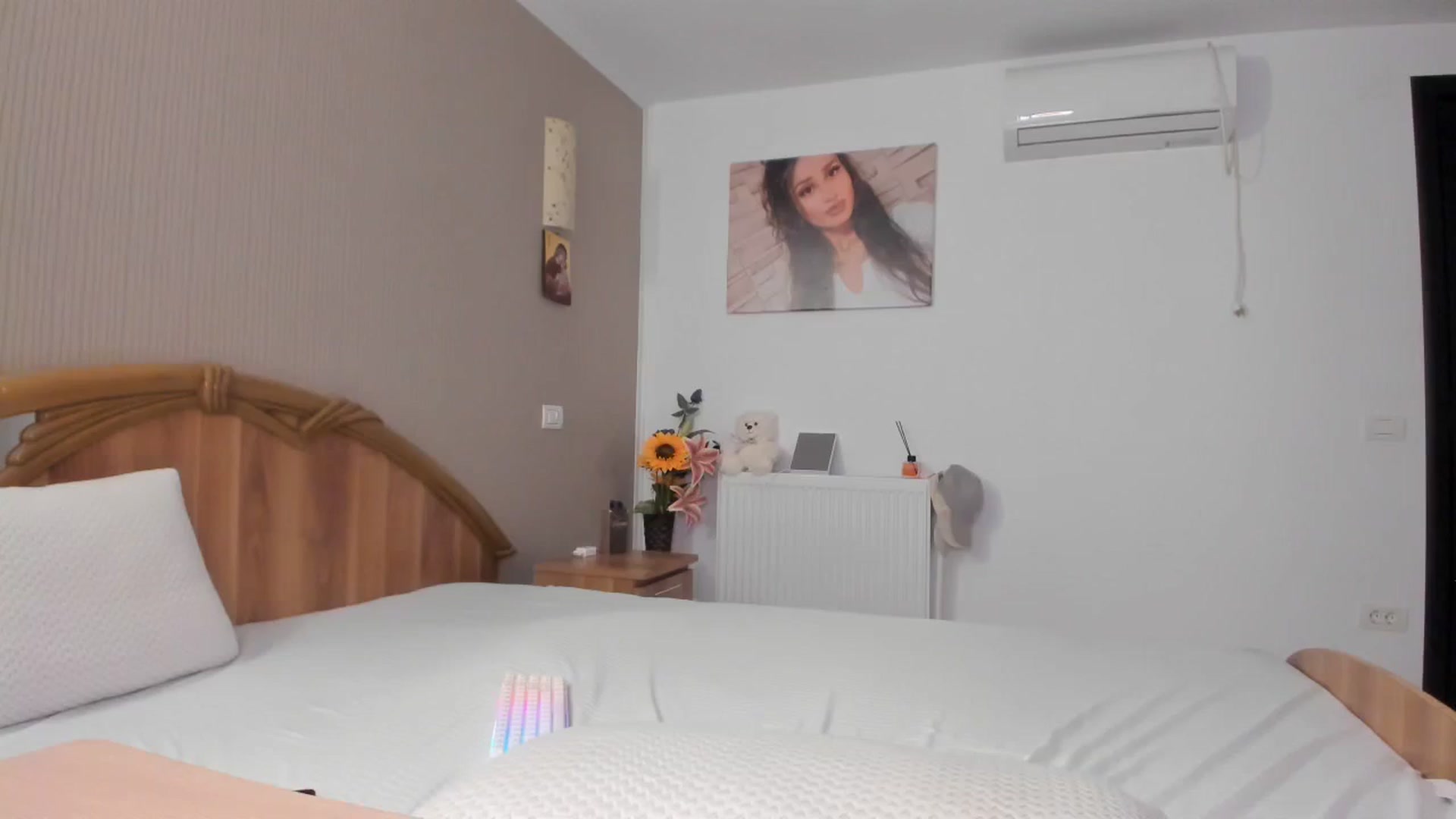 Gallery image thumbnail from SweetKellsey's myfreecams stream on, 07/31/2023, 08:36 image 13 of 20