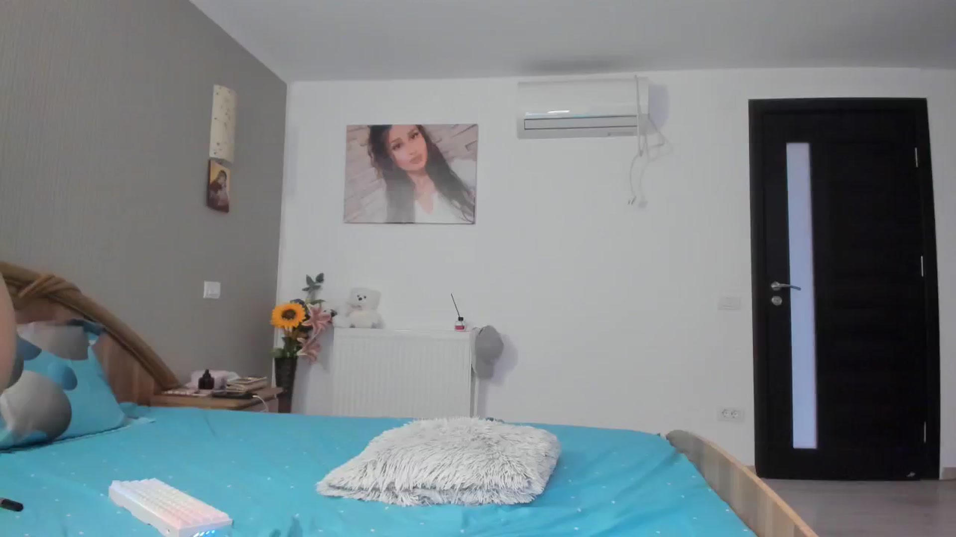 Gallery image thumbnail from SweetKellsey's myfreecams stream on, 08/19/2023, 10:27 image 20 of 20