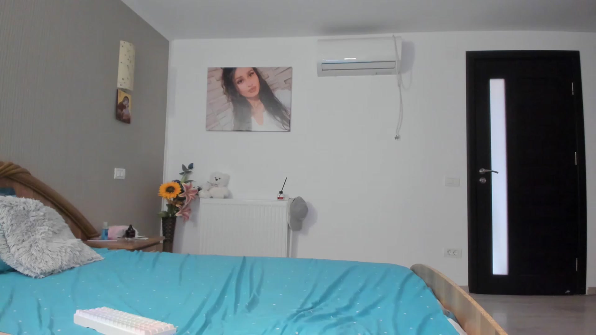Gallery image thumbnail from SweetKellsey's myfreecams stream on, 08/22/2023, 14:24 image 19 of 20