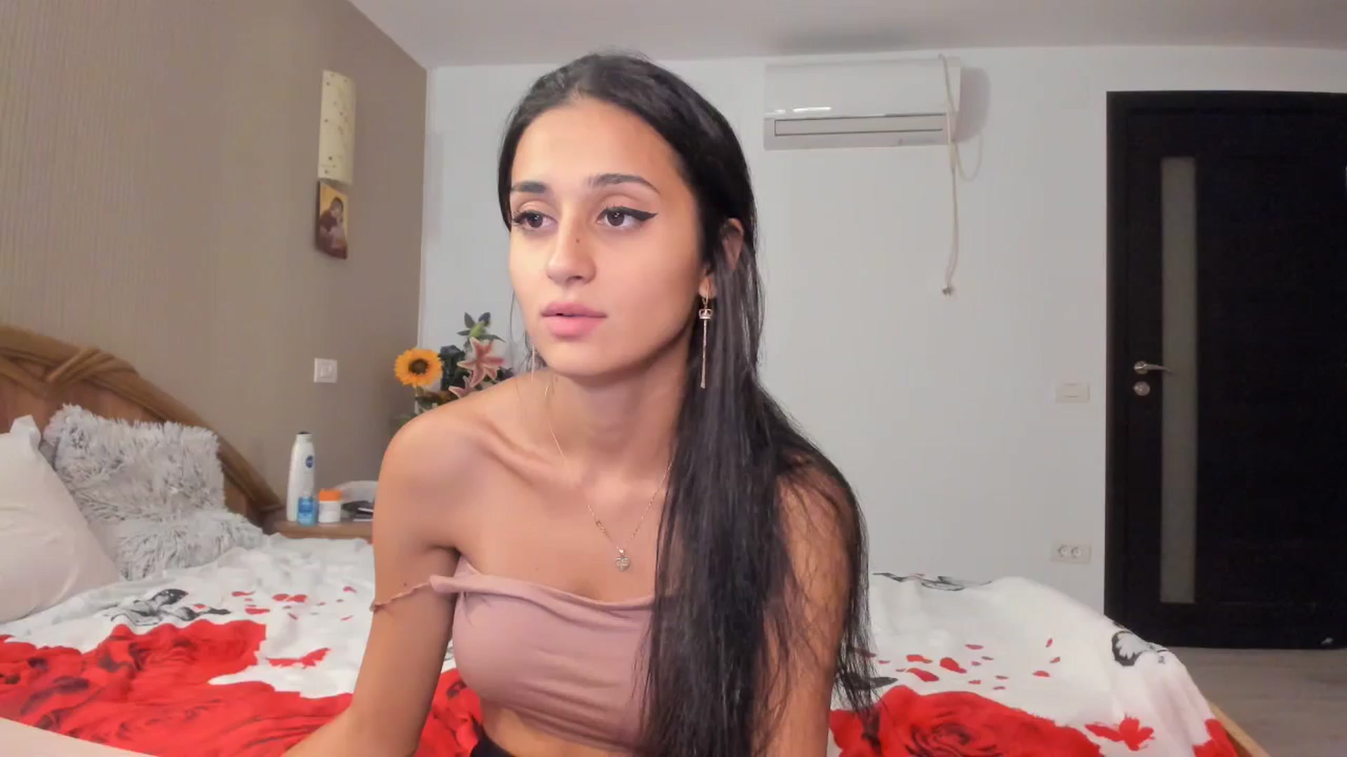 Gallery image thumbnail from SweetKellsey's myfreecams stream on, 09/04/2023, 20:36 image 8 of 20