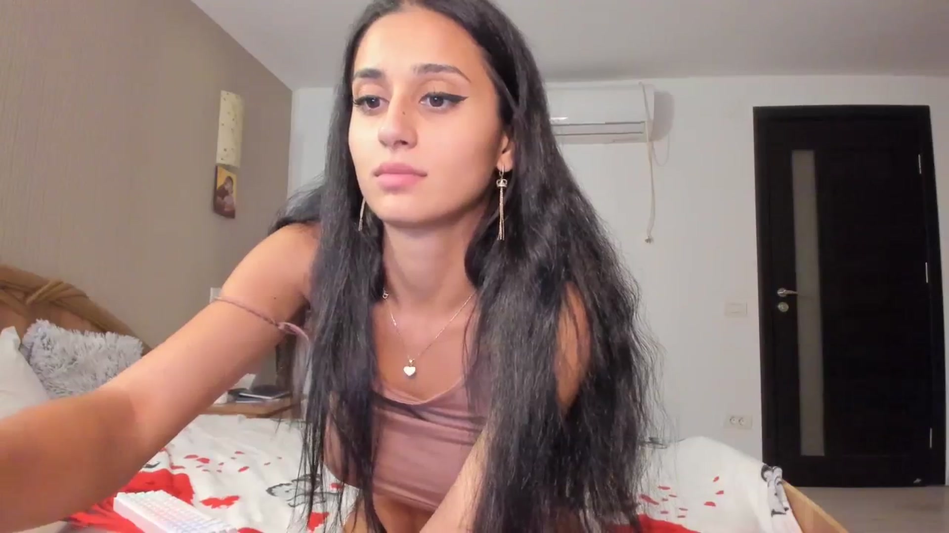 Gallery image thumbnail from SweetKellsey's myfreecams stream on, 09/04/2023, 21:45 image 17 of 20