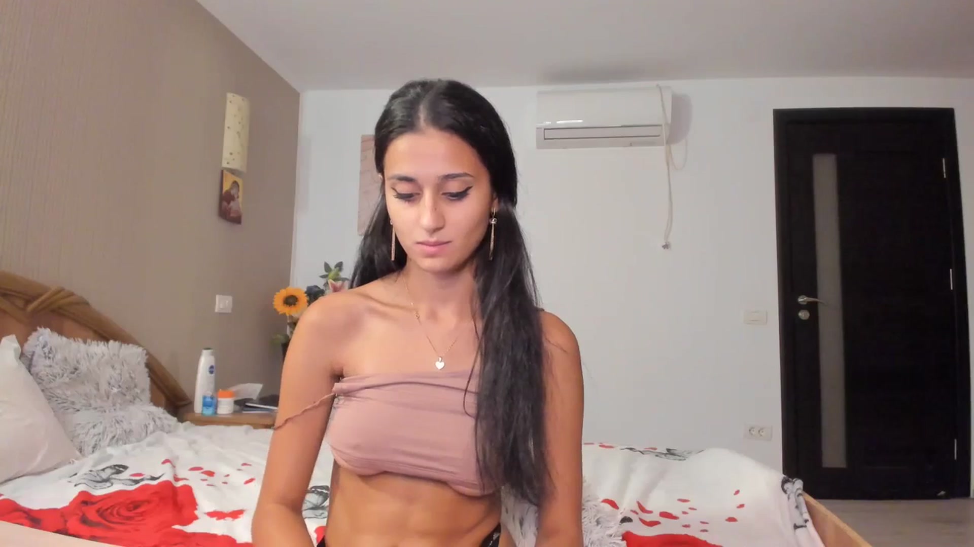 Gallery image thumbnail from SweetKellsey's myfreecams stream on, 09/04/2023, 21:45 image 15 of 20