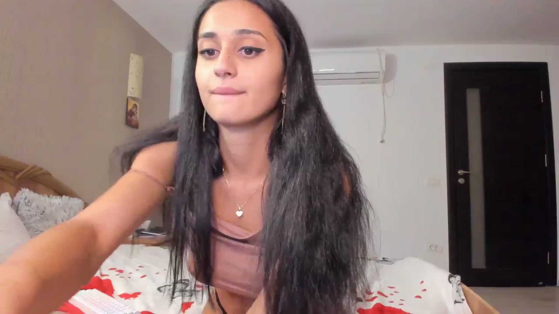 Gallery image thumbnail from SweetKellsey's myfreecams stream on, 09/04/2023, 21:45 image 18 of 20