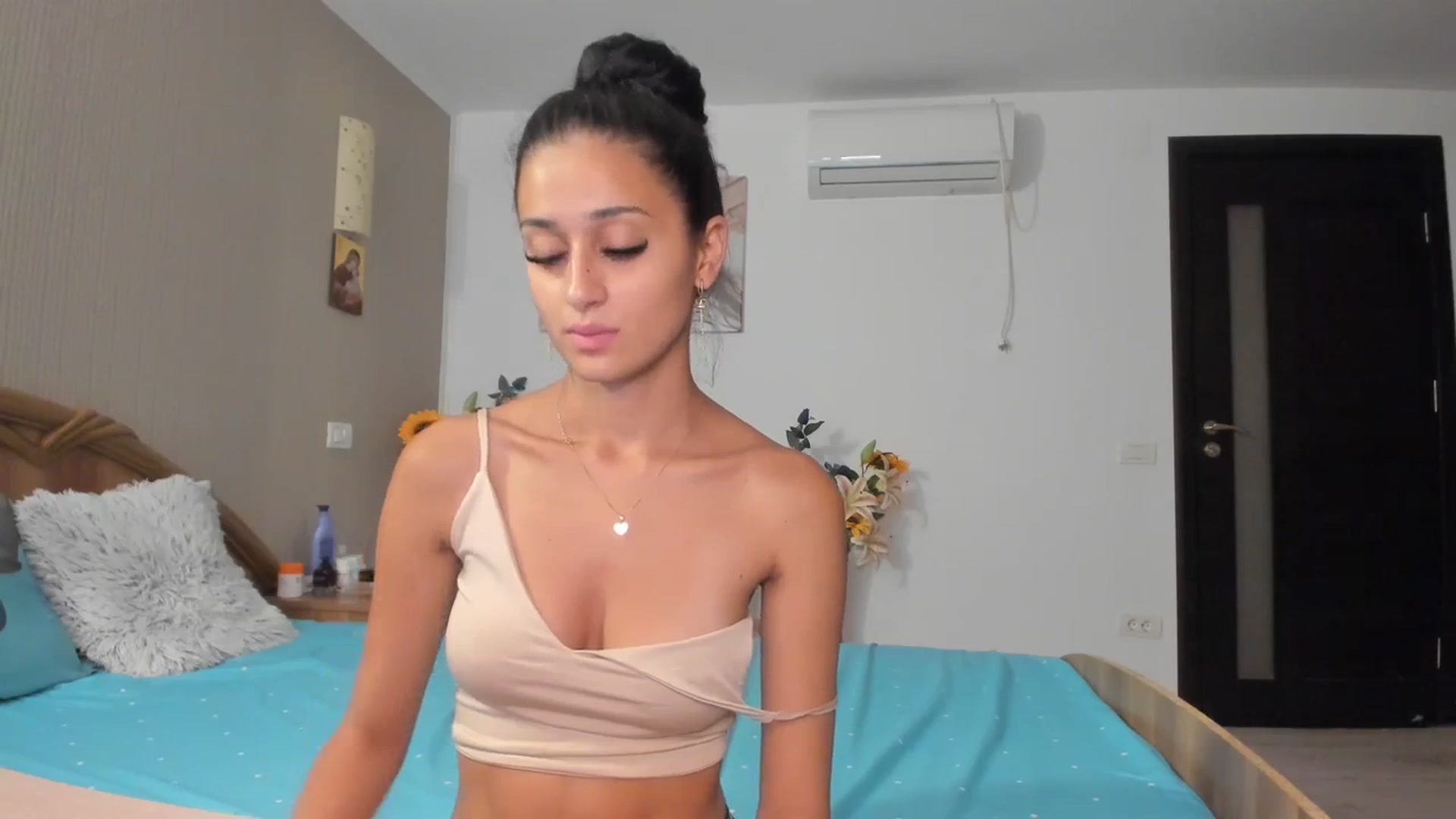 Gallery image thumbnail from SweetKellsey's myfreecams stream on, 09/24/2023, 22:17 image 17 of 20