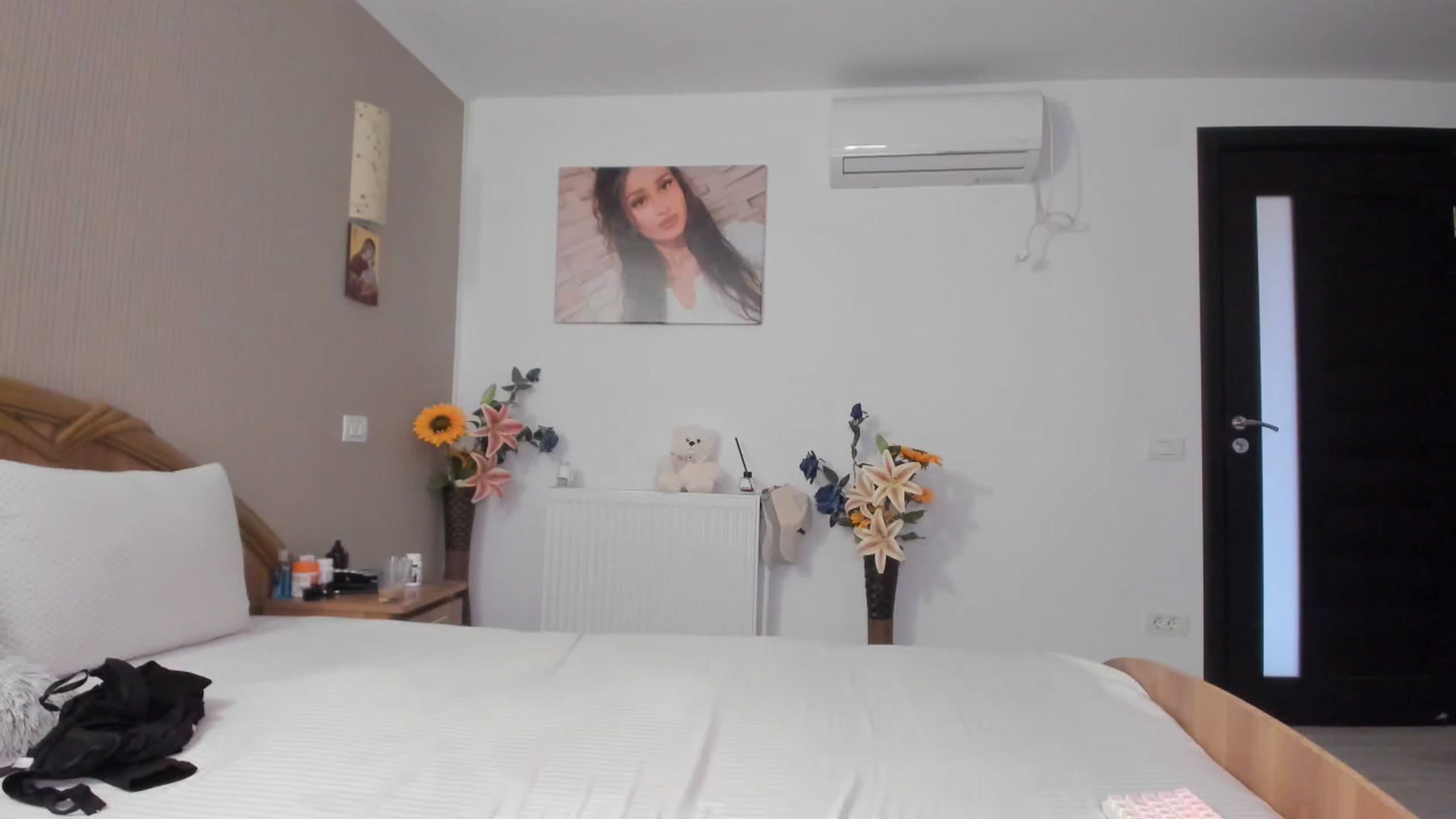 Gallery image thumbnail from SweetKellsey's myfreecams stream on, 10/10/2023, 12:43 image 10 of 20
