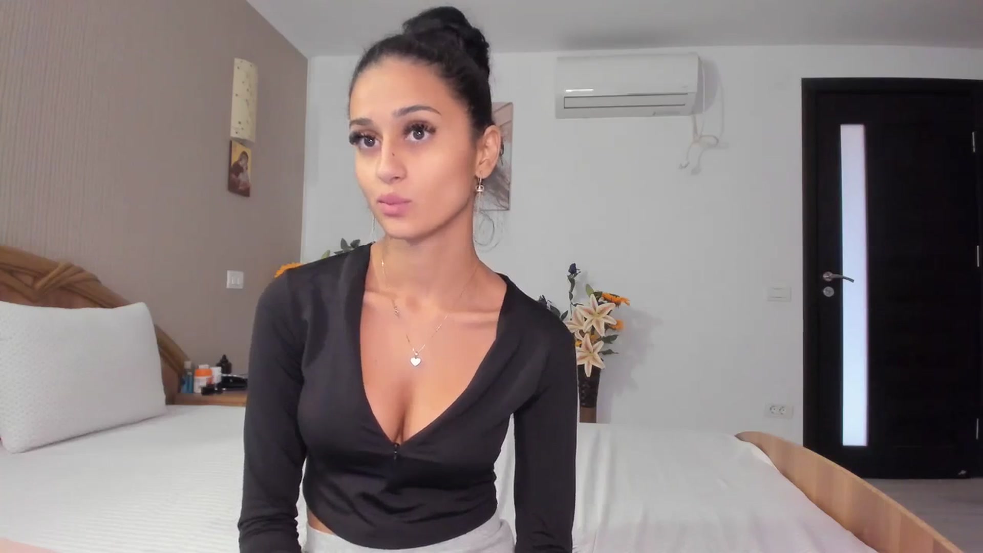 Gallery image thumbnail from SweetKellsey's myfreecams stream on, 10/10/2023, 13:36 image 8 of 20