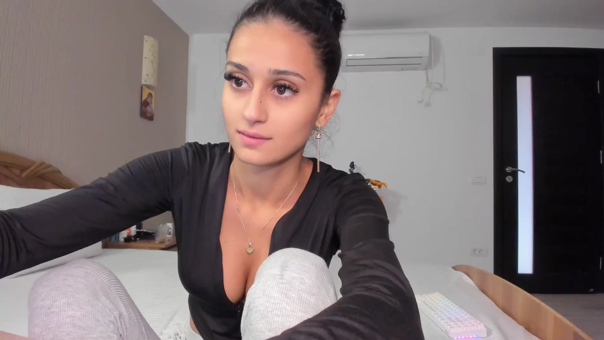 Gallery image thumbnail from SweetKellsey's myfreecams stream on, 10/10/2023, 13:36 image 9 of 20