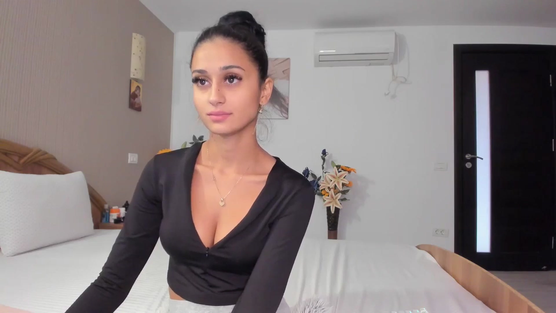 Gallery image thumbnail from SweetKellsey's myfreecams stream on, 10/10/2023, 13:36 image 6 of 20