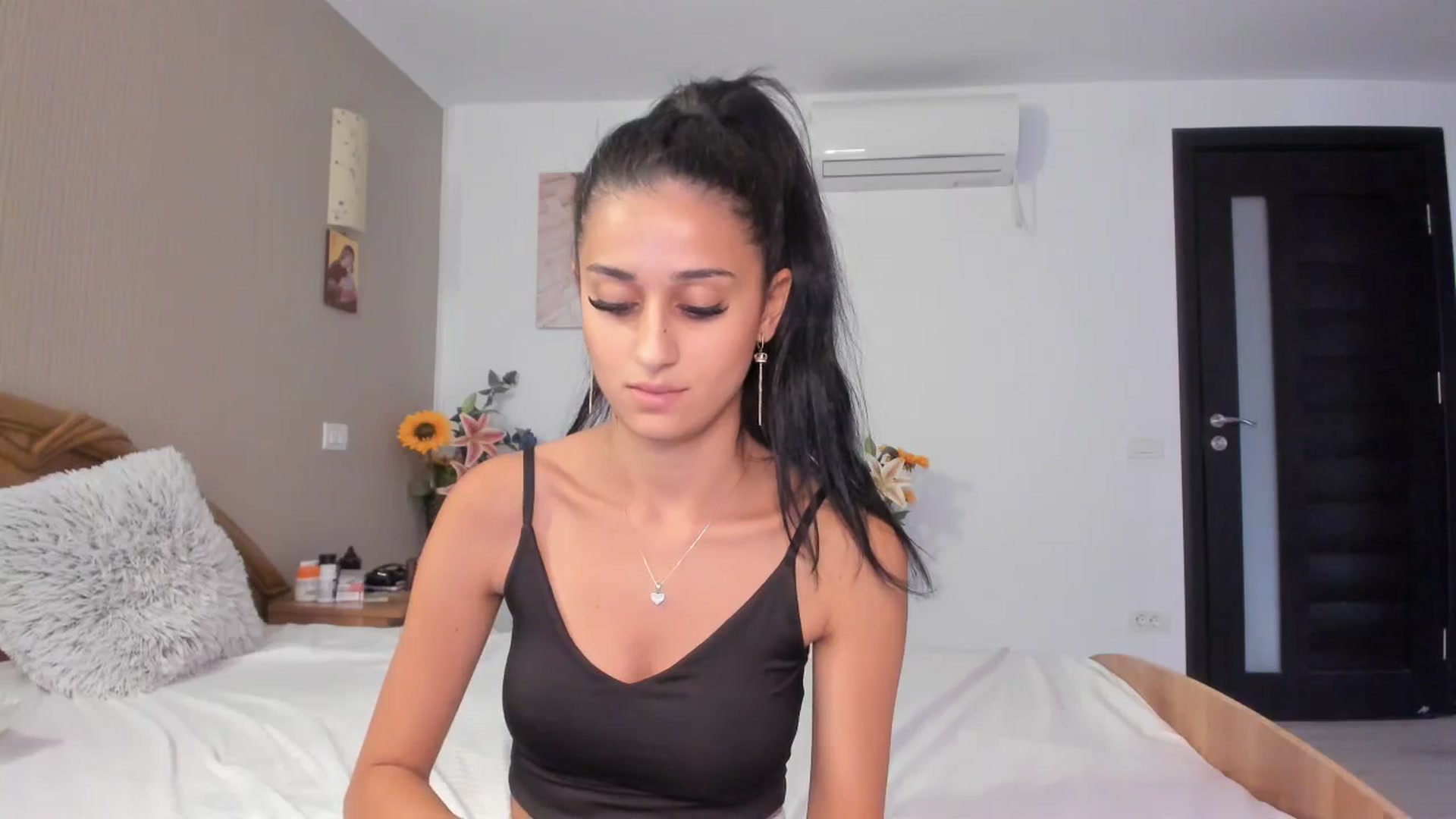 Gallery image thumbnail from SweetKellsey's myfreecams stream on, 10/25/2023, 14:33 image 2 of 20