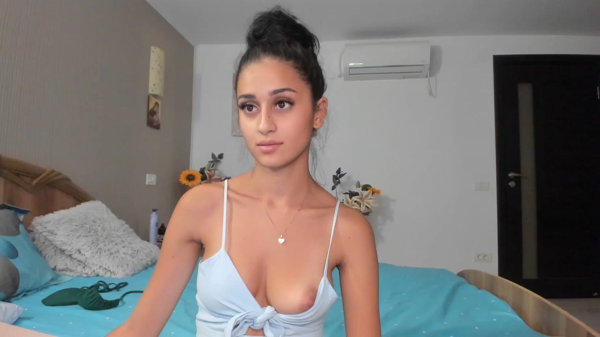 Gallery image thumbnail from SweetKellsey's myfreecams stream on, 10/28/2023, 24:01 image 2 of 20