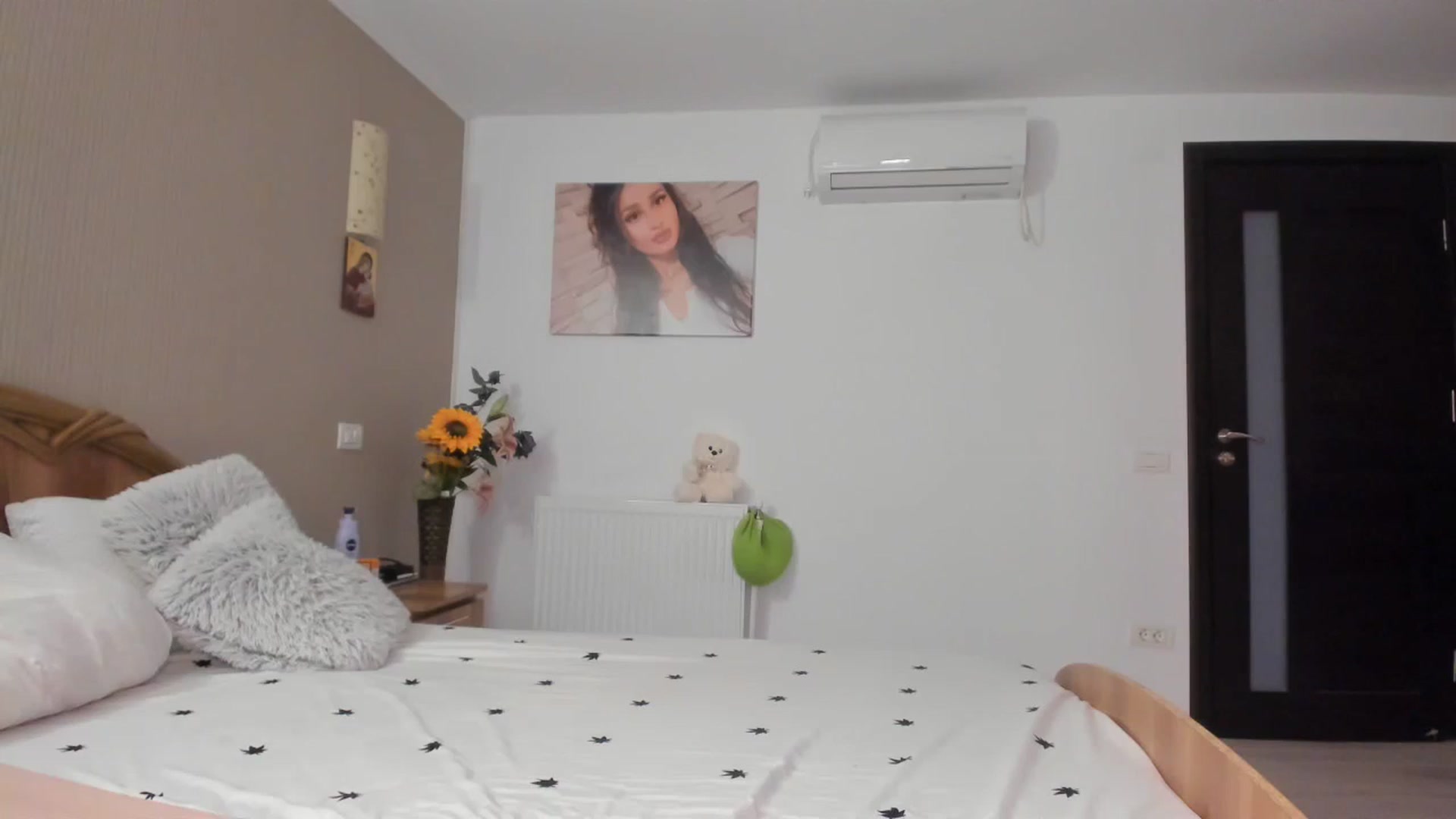 Gallery image thumbnail from SweetKellsey's myfreecams stream on, 11/16/2023, 14:58 image 13 of 20
