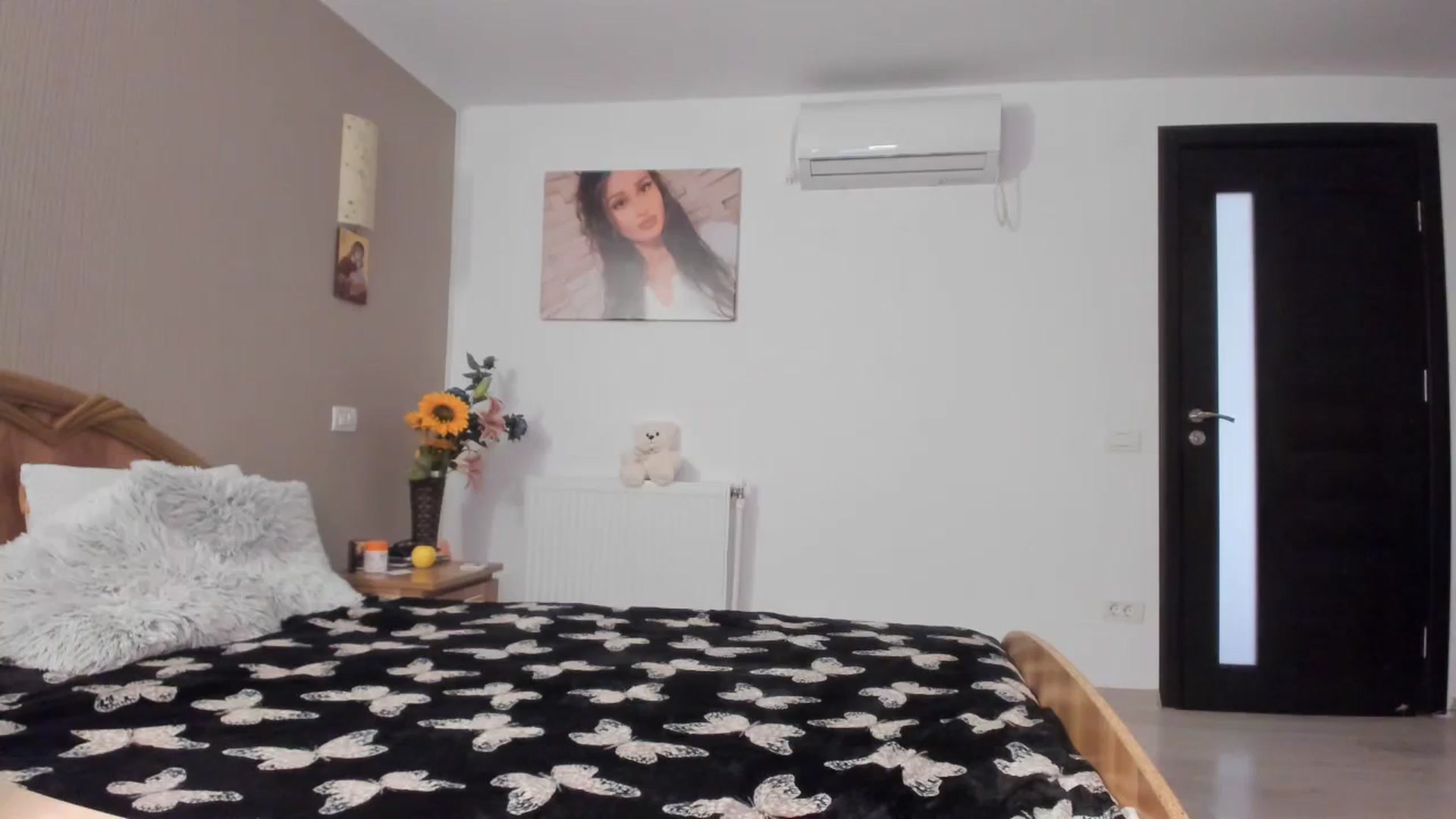 Gallery image thumbnail from SweetKellsey's myfreecams stream on, 11/30/2023, 13:22 image 12 of 20