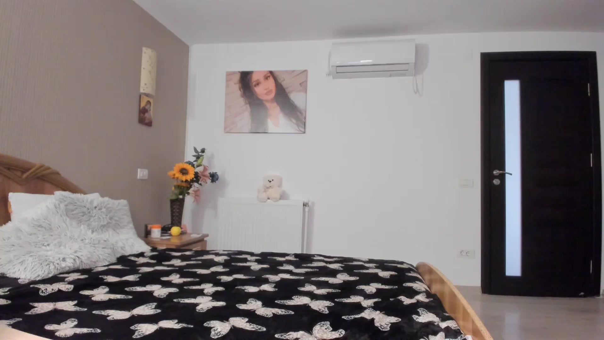 Gallery image thumbnail from SweetKellsey's myfreecams stream on, 11/30/2023, 13:22 image 11 of 20