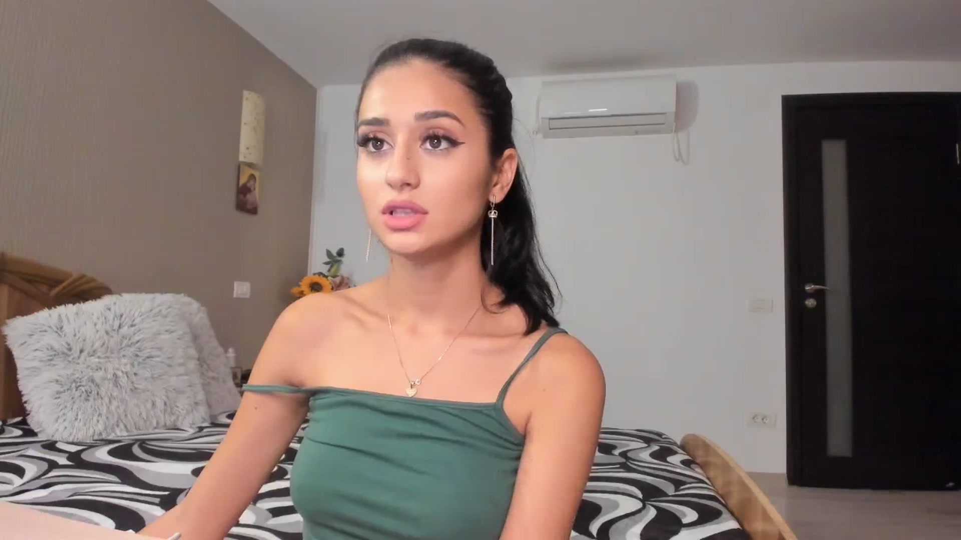 Gallery image thumbnail from SweetKellsey's myfreecams stream on, 12/08/2023, 01:33 image 17 of 20