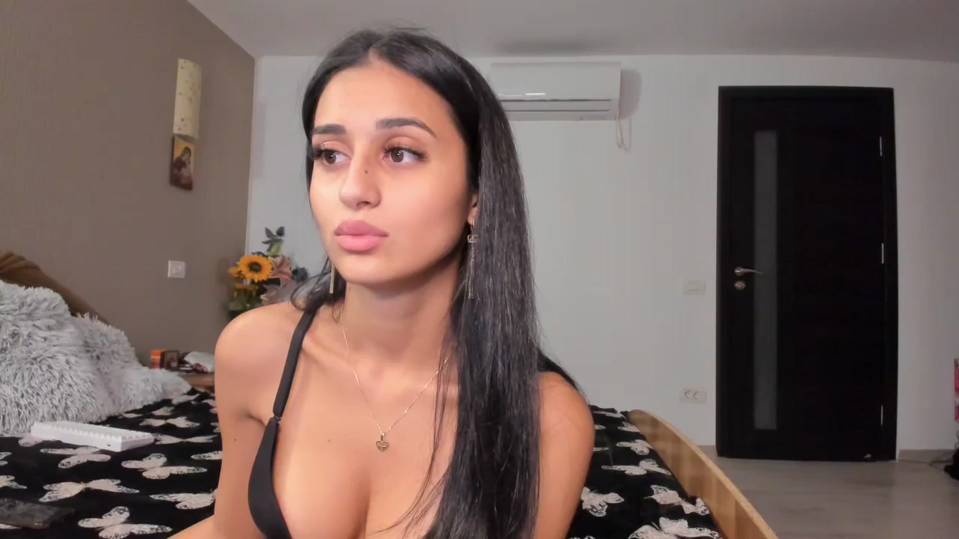 Gallery image thumbnail from SweetKellsey's myfreecams stream on, 12/10/2023, 02:49 image 7 of 20
