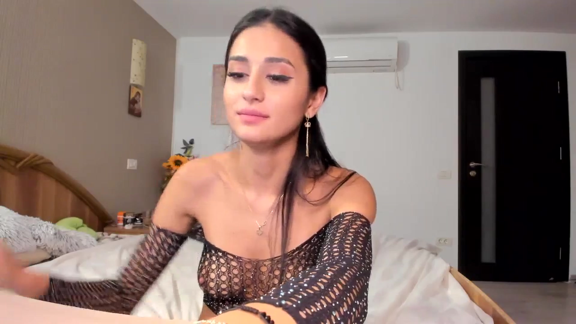Gallery image thumbnail from SweetKellsey's myfreecams stream on, 12/13/2023, 02:17 image 5 of 20