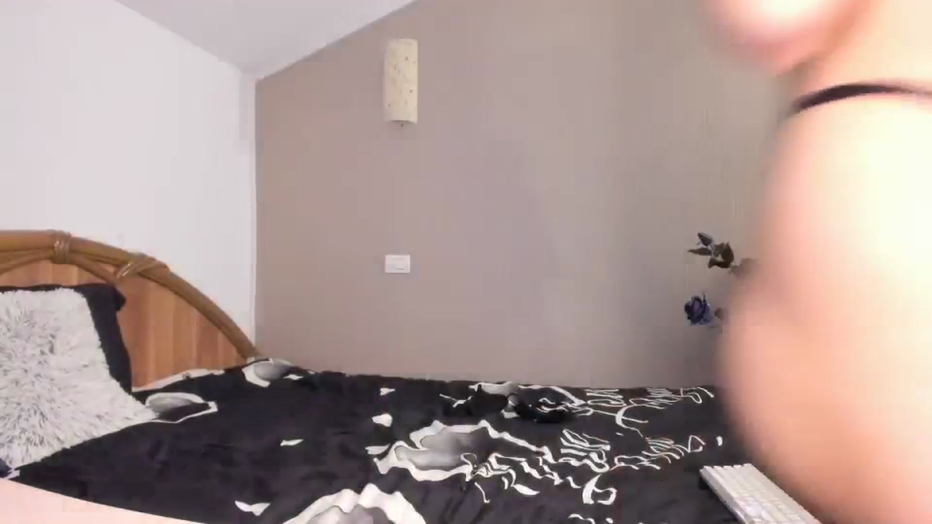 Gallery image thumbnail from SweetKellsey's myfreecams stream on, 03/04/2024, 01:04 image 10 of 20