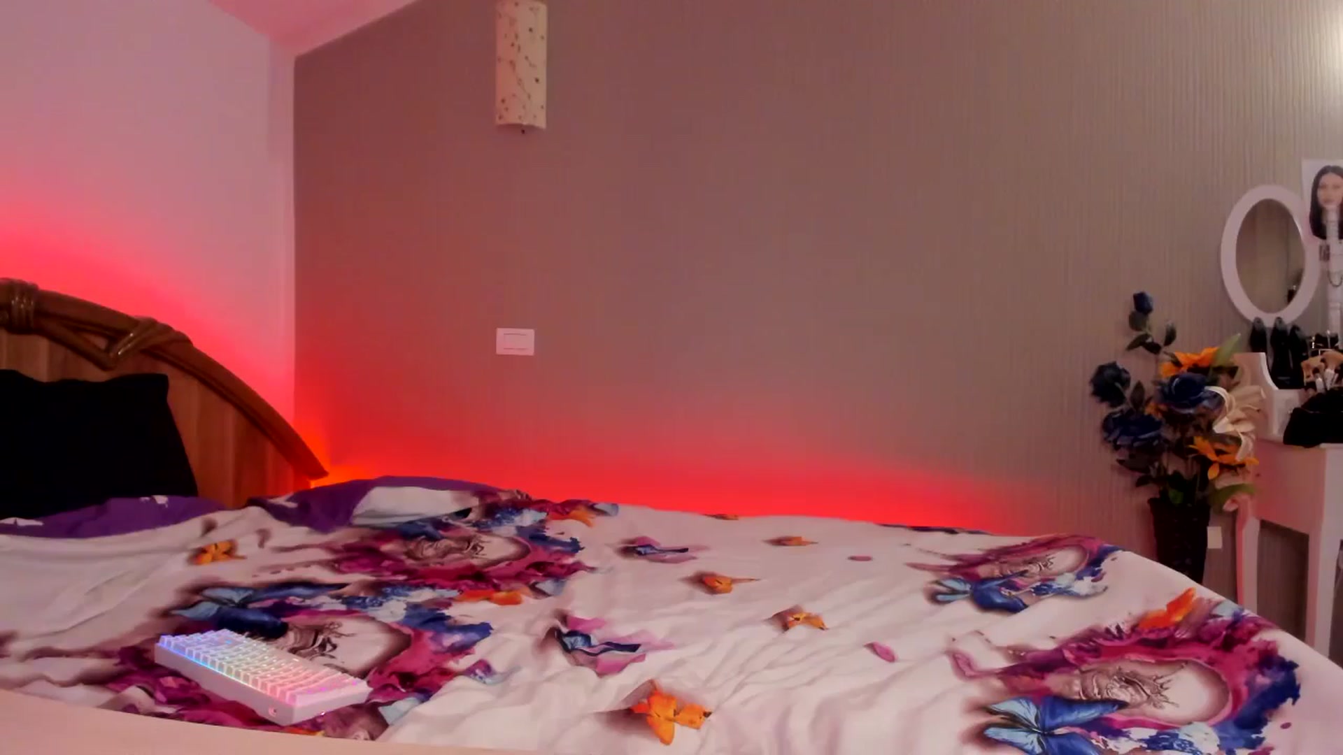 Gallery image thumbnail from SweetKellsey's myfreecams stream on, 05/03/2024, 24:27 image 4 of 20