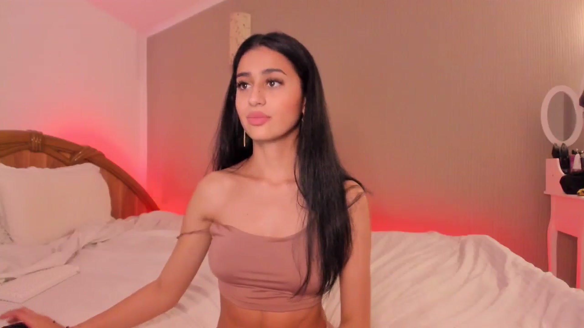 Gallery image thumbnail from SweetKellsey's myfreecams stream on, 05/21/2024, 16:17 image 11 of 20