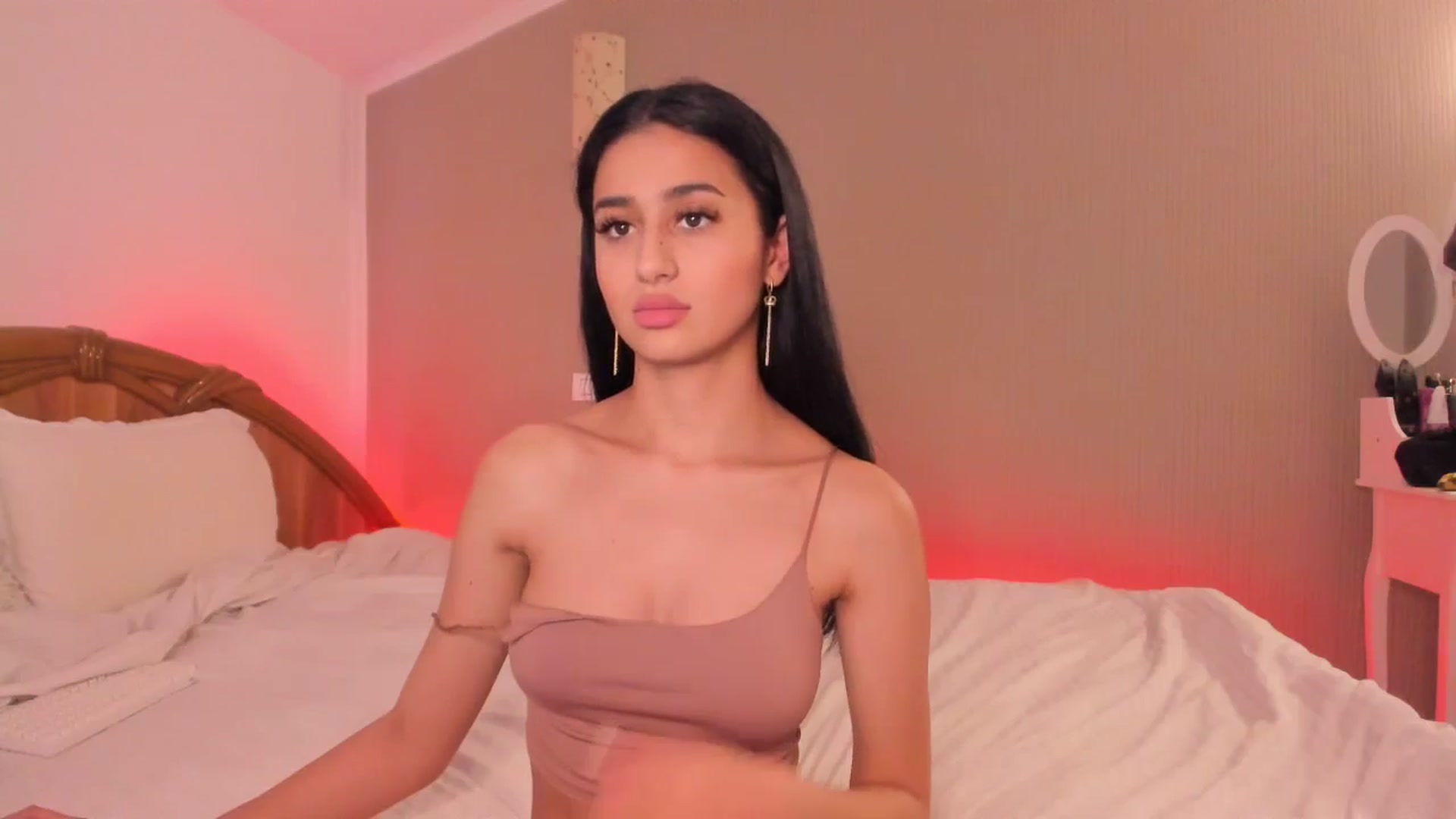 Gallery image thumbnail from SweetKellsey's myfreecams stream on, 05/21/2024, 16:17 image 5 of 20