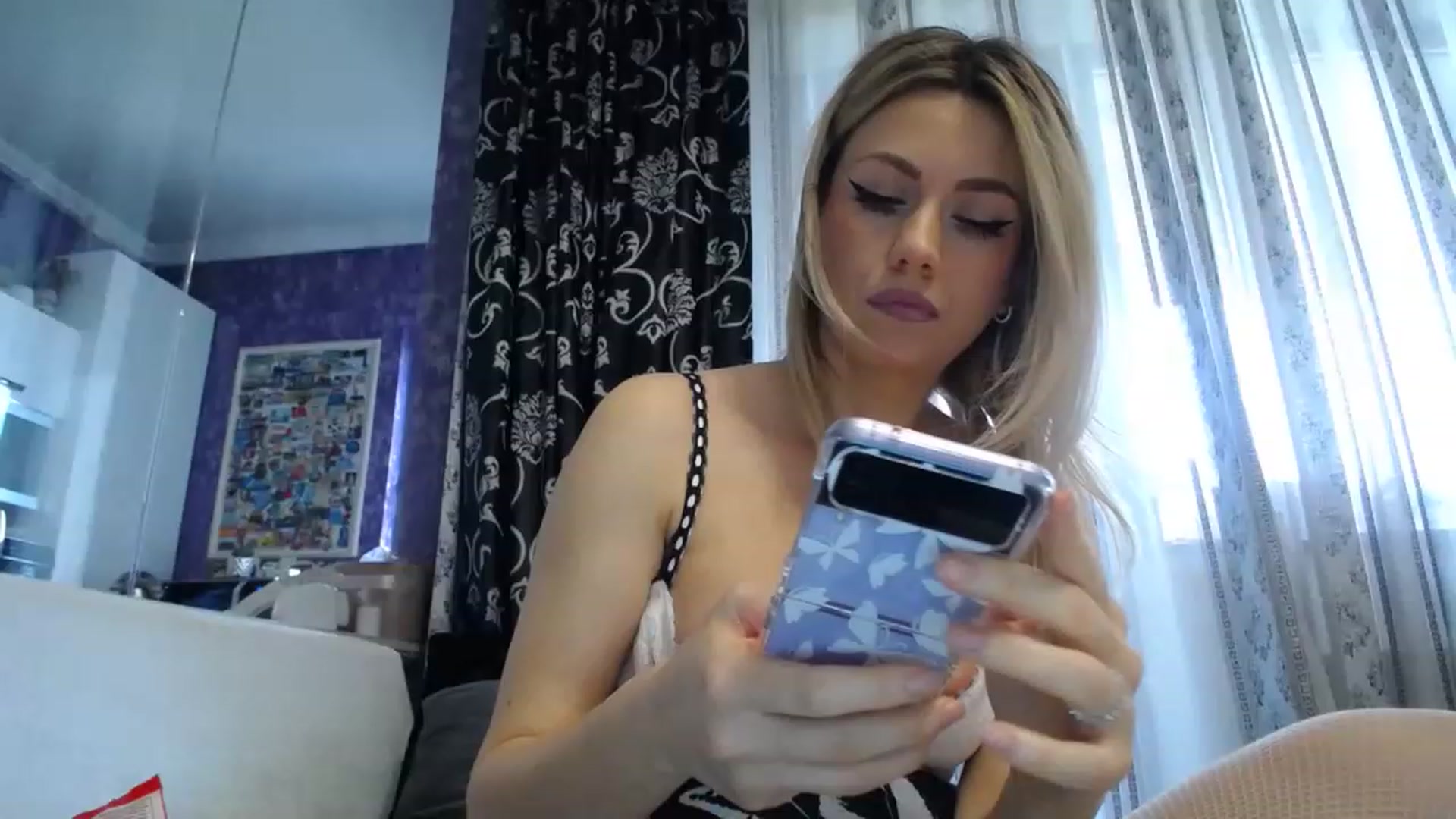 Gallery image thumbnail from SweetKimmmber's myfreecams stream on, 04/28/2023, 06:53 image 19 of 20