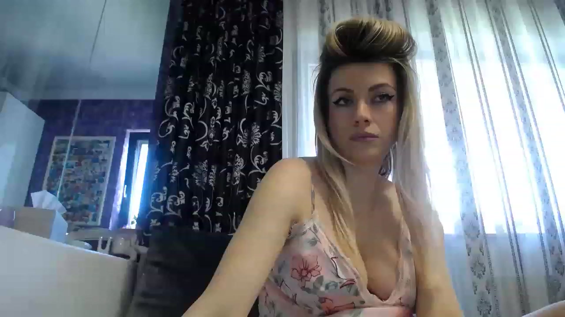 Gallery image thumbnail from SweetKimmmber's myfreecams stream on, 05/26/2023, 08:01 image 17 of 20