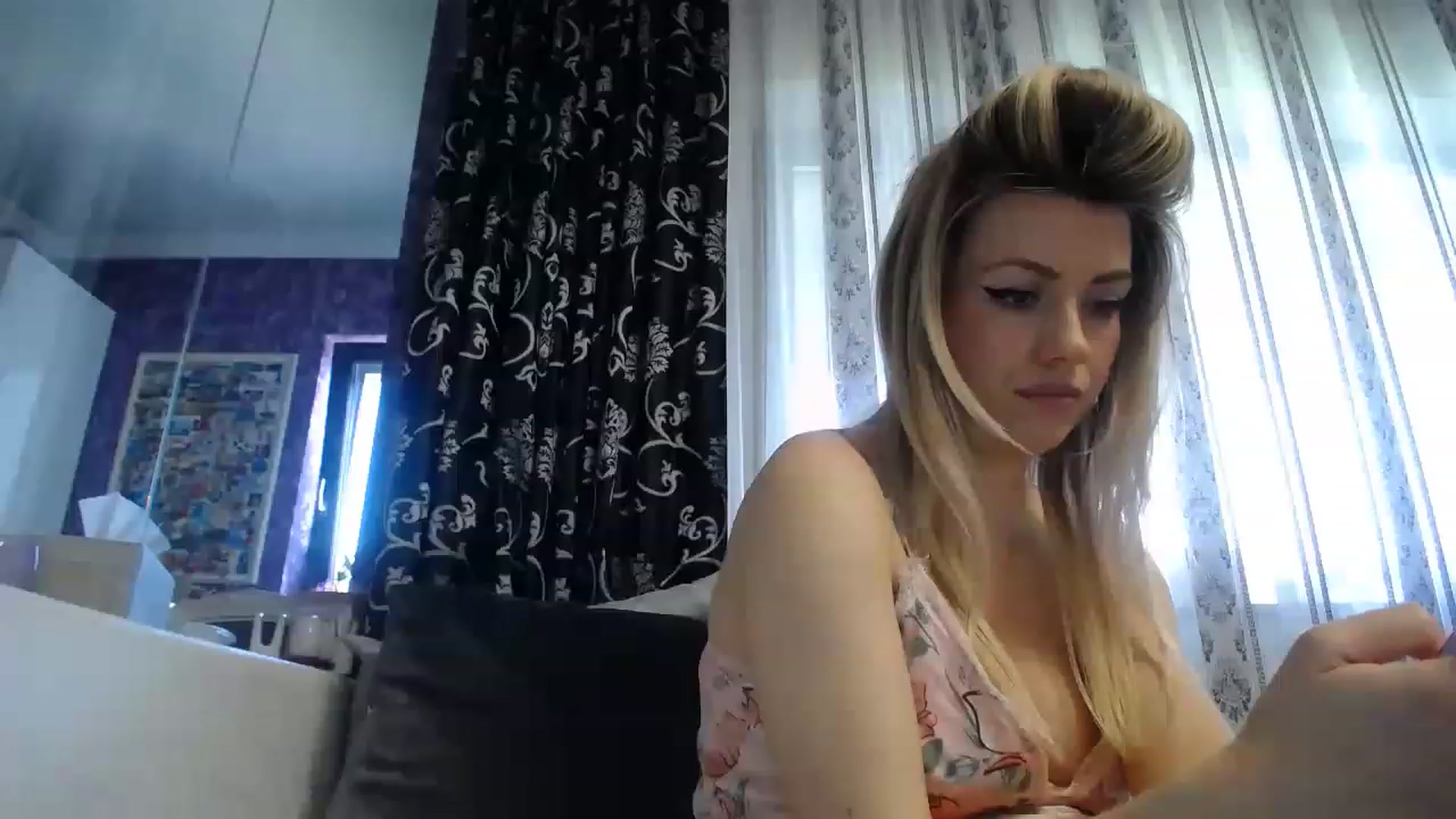 Gallery image thumbnail from SweetKimmmber's myfreecams stream on, 05/26/2023, 08:01 image 19 of 20